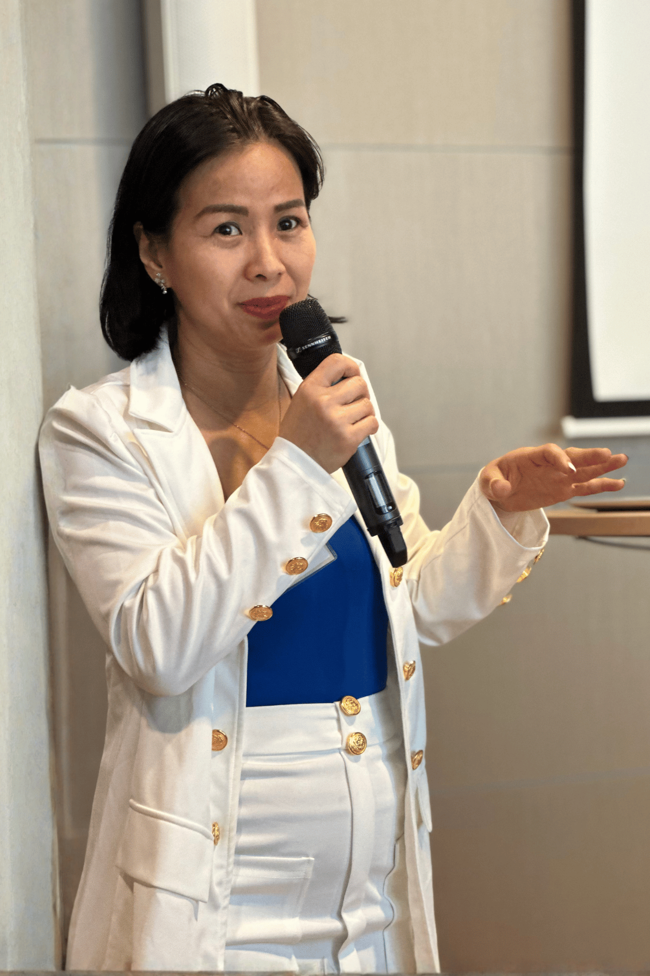 Portrait of Loan Cindy Tran, founder of International Founders Finland